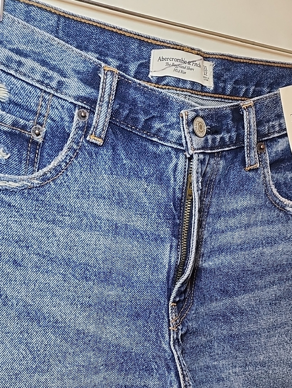 Abercrombie&Fitch The Boyfriend Short  mid-rise medium wash distressed Sz 31/12 - Picture 8 of 16